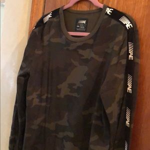 Long sleeve shirt American eagle.